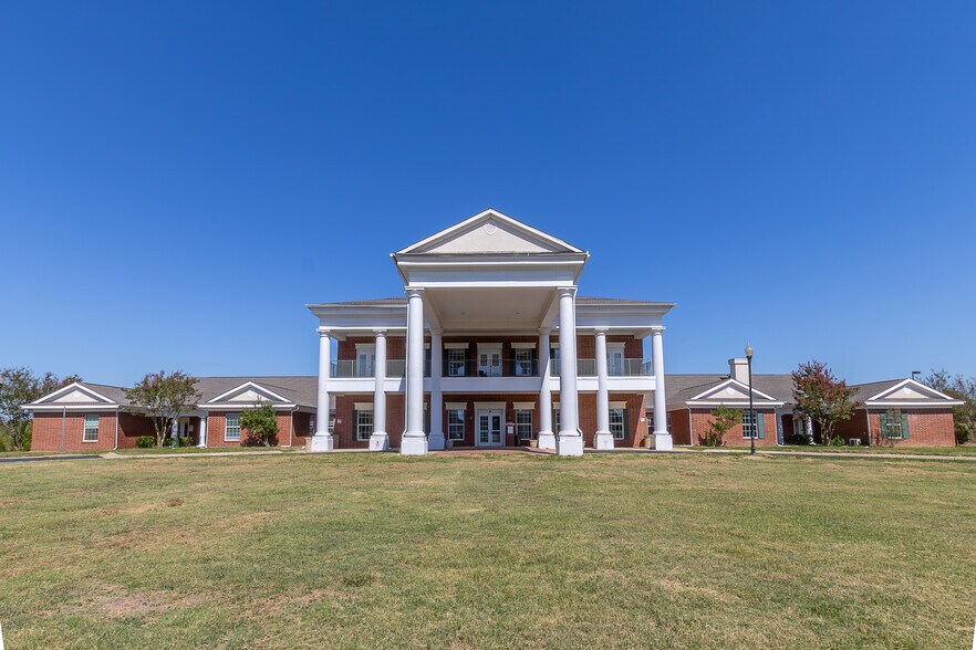 More Photos Of 2815 E Jackson St, Hugo Rehabilitation Center For Sale