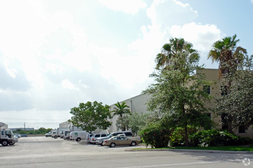 More Photos Of 3505-3591 NW 82nd Ave, Doral Warehouse For Lease