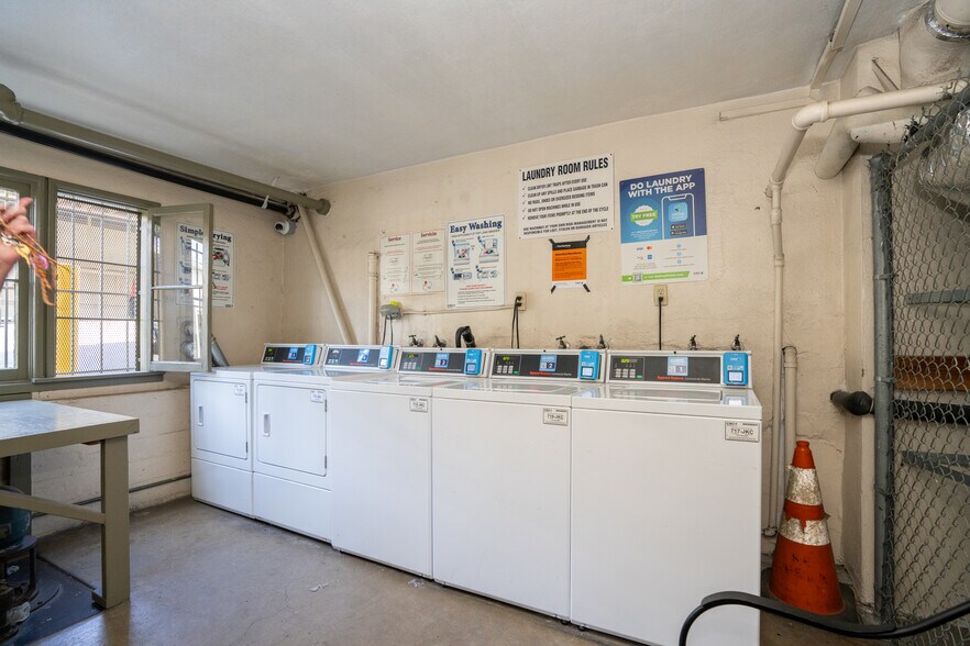 More Photos Of 1633 N Laurel Ave, Los Angeles Apartments For Sale