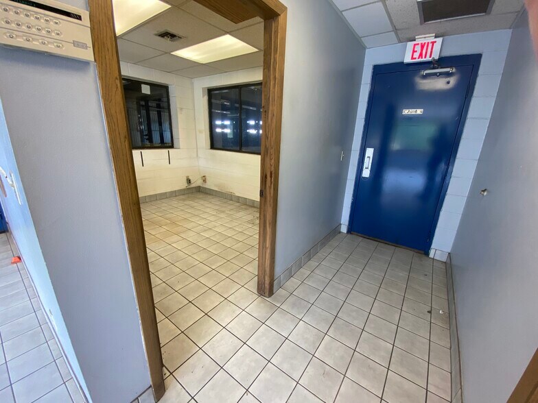 More Photos Of 7869 Big Sky Dr, Madison Storefront Retail Office For Lease