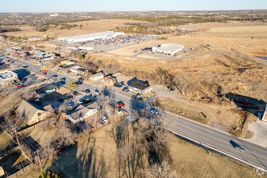 More Photos Of 1601 S Division St, Guthrie Freestanding For Lease