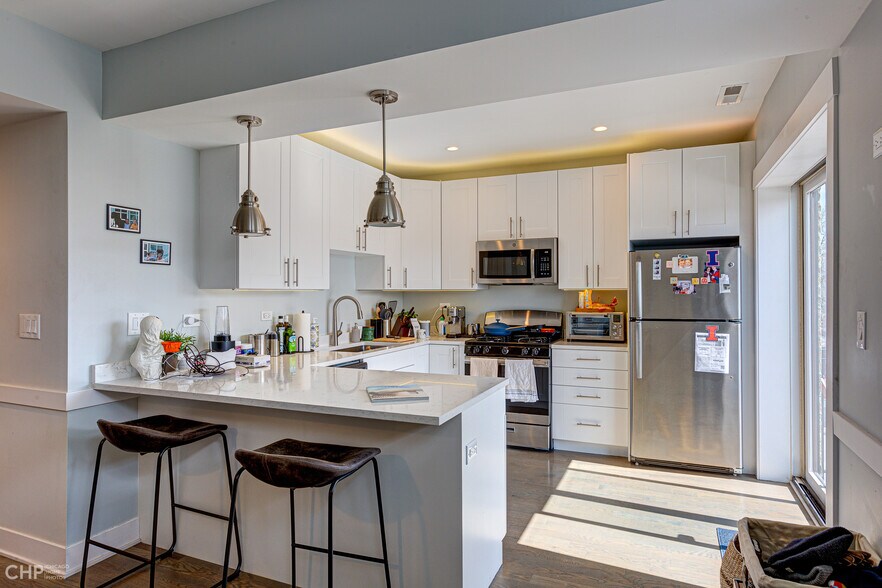 More Photos Of 6710-6712 N Northwest Hwy, Chicago Apartments For Sale