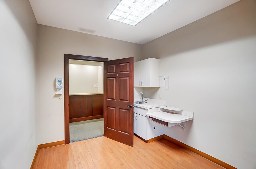 More Photos Of 3300 Philadelphia Dr, Dayton Medical For Sale