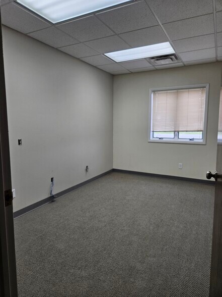 More Photos Of 950-980 Wabash Ave, Chesterton Industrial For Sale