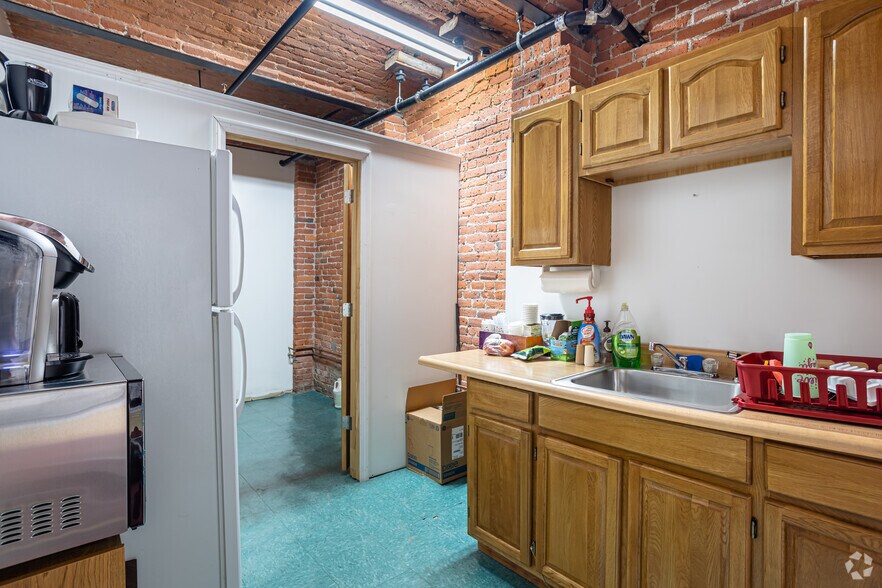 More Photos Of 60 Clayton St, Dorchester Office For Lease