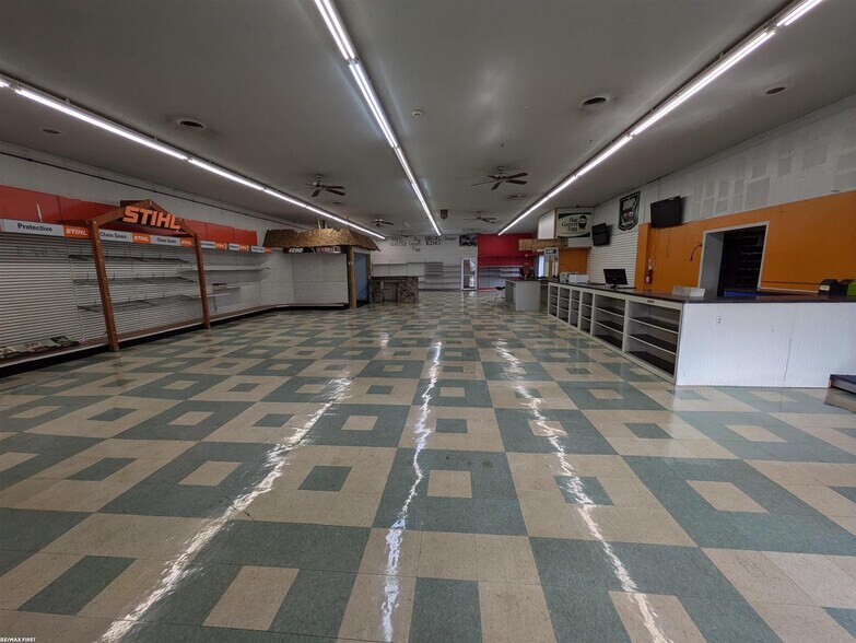 More Photos Of 35850 Utica Rd, Clinton Township General Retail For Sale