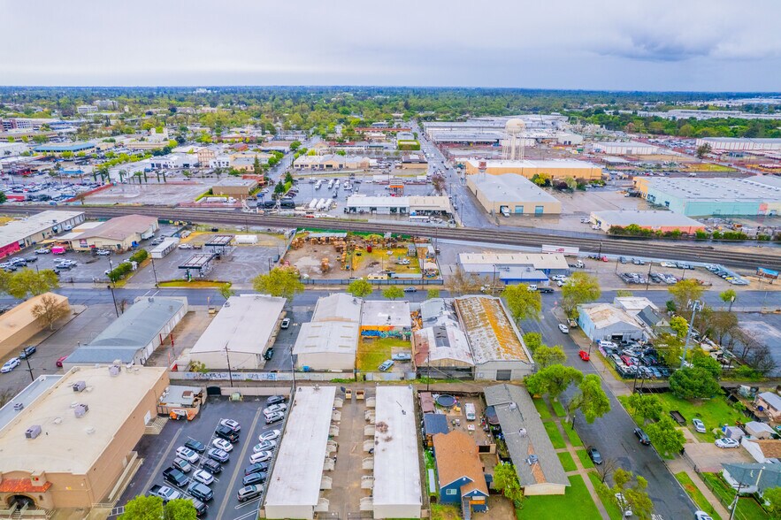 More Photos Of 413 7th St, Modesto Storefront For Sale