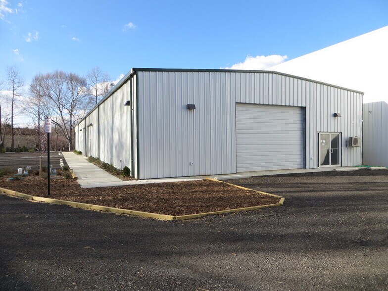 More Photos Of 7620 Investment Ct, Owings Flex For Lease