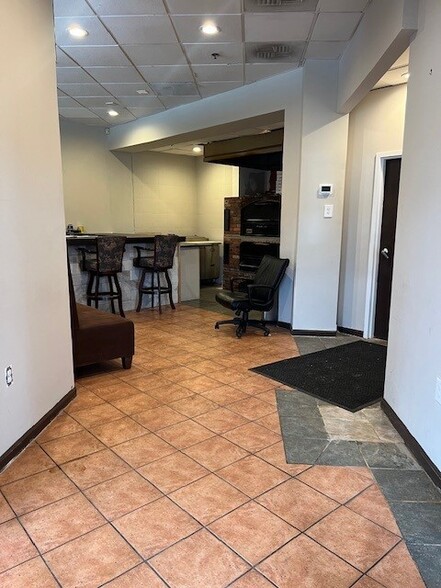 More Photos Of 546-574 Allen Rd, Basking Ridge General Retail For Lease