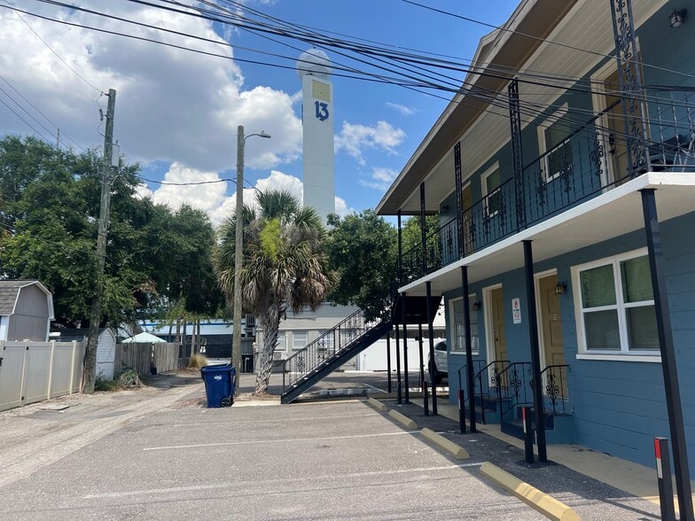 More Photos Of 3309 W Kennedy Blvd, Tampa Storefront Retail Residential For Lease