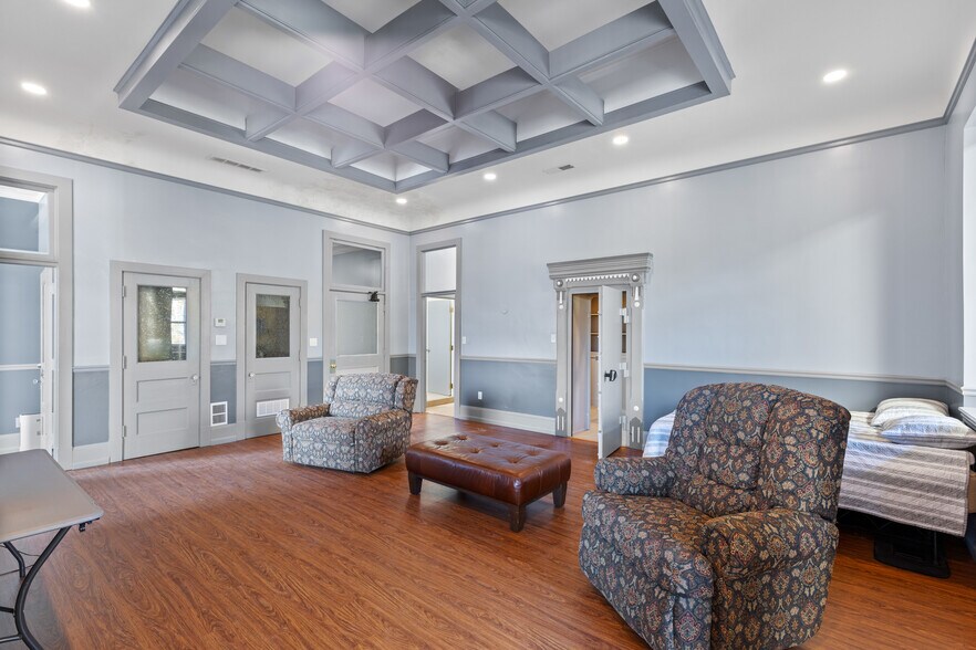 More Photos Of 2200 Union St, Bellaire Warehouse For Sale