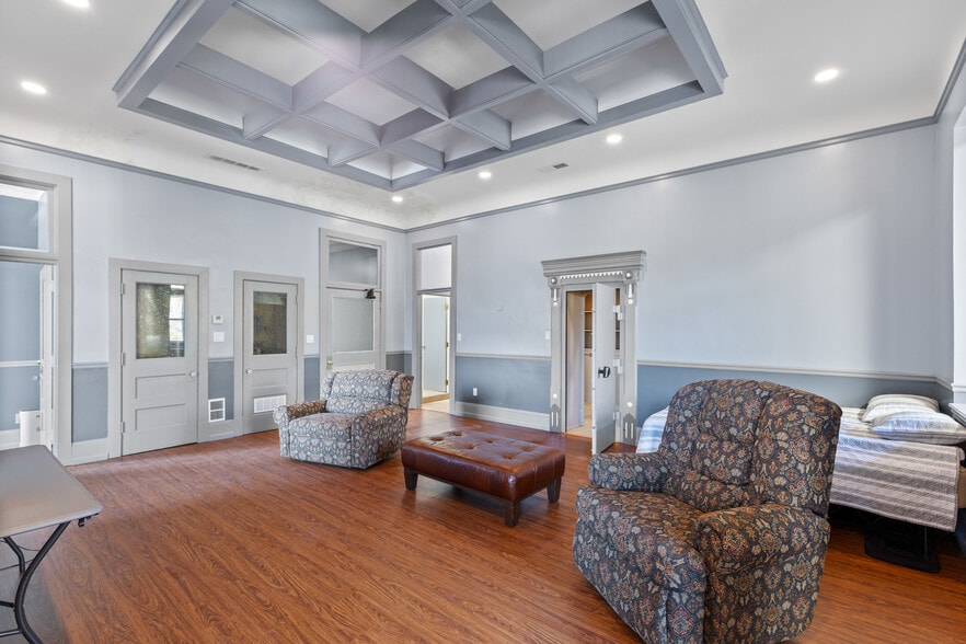 More Photos Of 2200 Union St, Bellaire Industrial For Sale