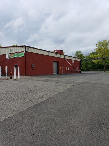 More Photos Of 44 Depot St, Belchertown Warehouse For Lease