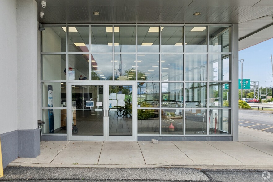 More Photos Of 538 Route 38 E, Maple Shade Township Auto Dealership For Lease
