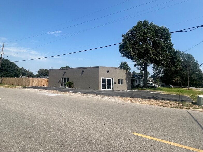 More Photos Of 928 Block St, Port Neches Office Residential For Sale
