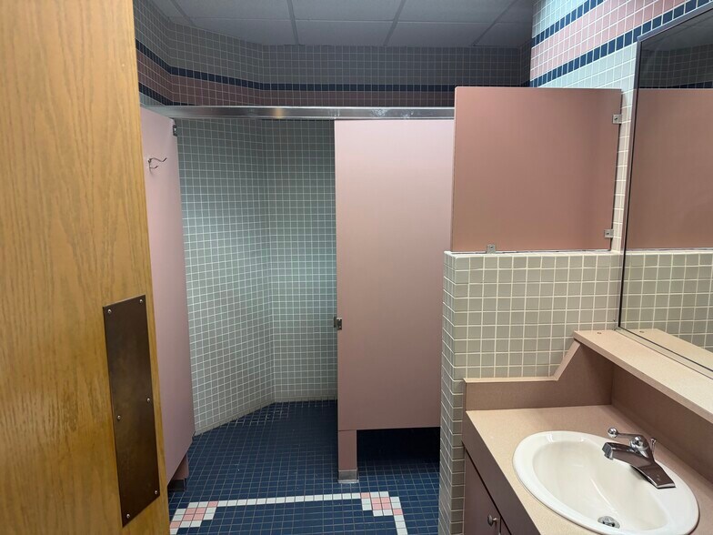 More Photos Of 2700 NW 43rd St, Gainesville Office For Lease
