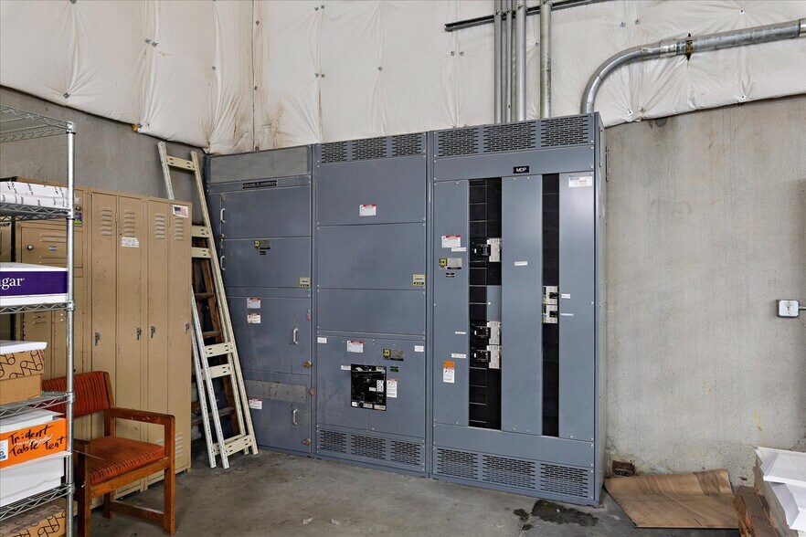 More Photos Of 21021 66th Ave W, Lynnwood Manufacturing For Sale