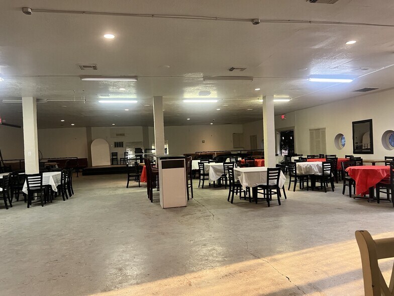 More Photos Of 7000 Jensen Dr, Houston Freestanding For Sale