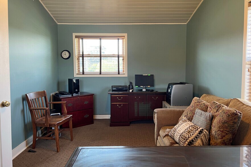 More Photos Of 81 Steele Rd, Franklin Office For Lease