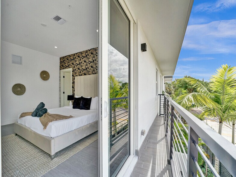 More Photos Of 1220 NE 15th Ave, Fort Lauderdale Apartments For Sale