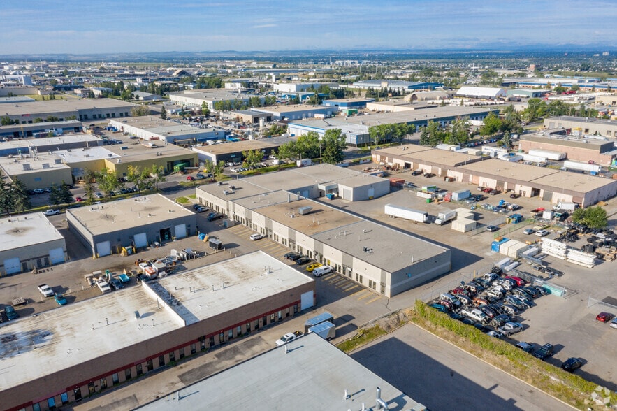 More Photos Of 4420 75th Ave SE, Calgary Warehouse For Lease