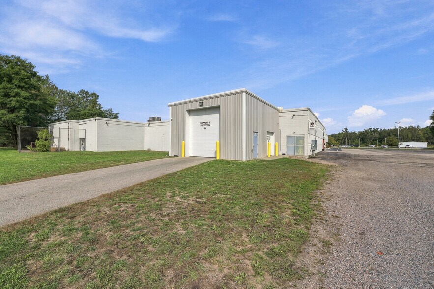 More Photos Of 2321 W Grand Ave, Wisconsin Rapids Office For Sale