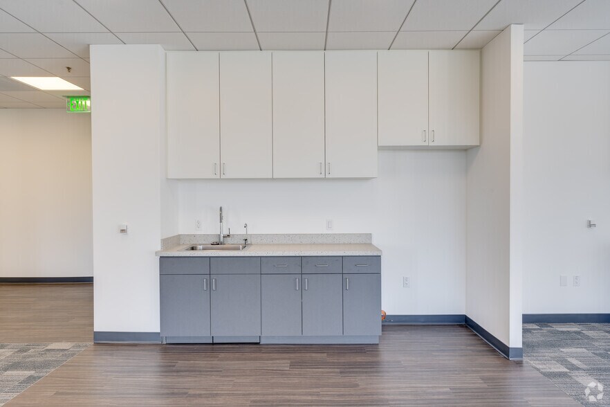 More Photos Of 700 N Central Ave, Glendale Office For Sale