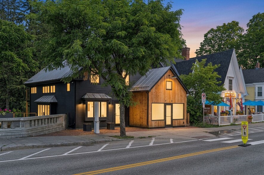 More Photos Of 26 Central St, Woodstock General Retail For Sale