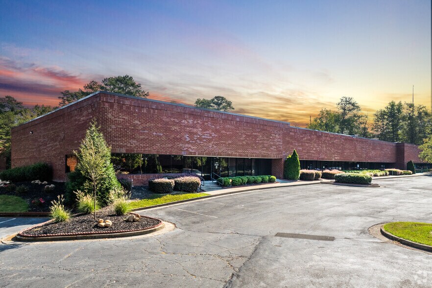 More Photos Of 3201 Atlanta Industrial Pky NW, Atlanta Light Distribution For Lease