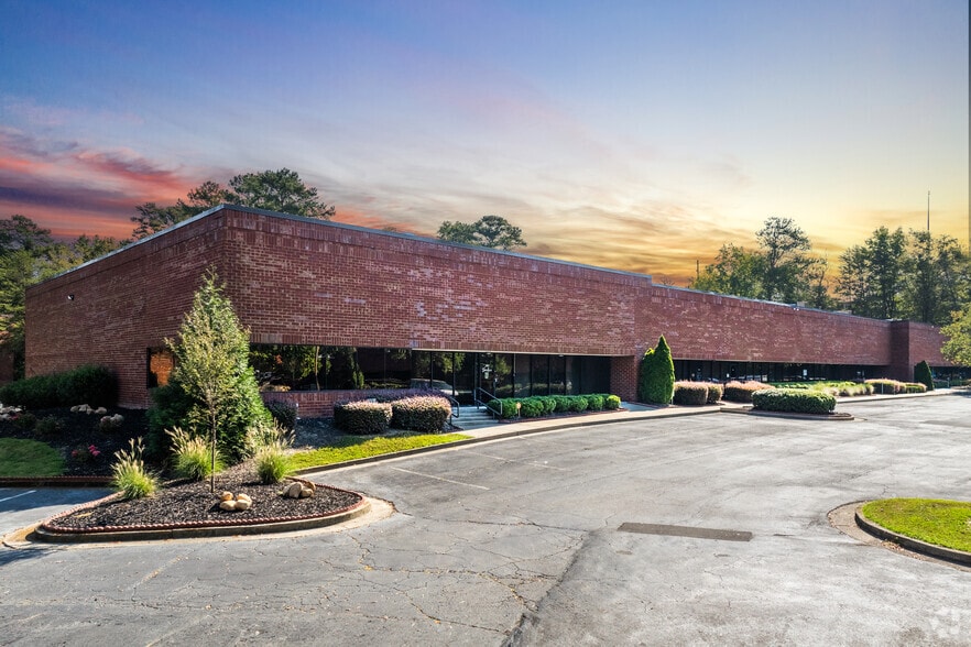 More Photos Of 3201 Atlanta Industrial Pky NW, Atlanta Light Distribution For Lease