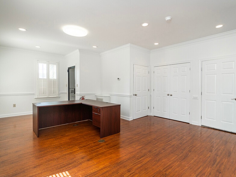 More Photos Of 3051-3057 S Church St, Burlington Office For Sale