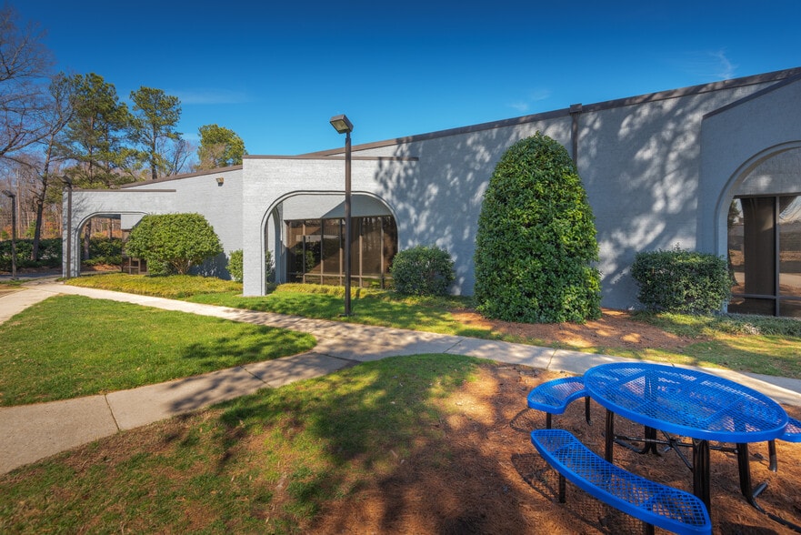More Photos Of 5265-5293 Capital Blvd, Raleigh Showroom For Lease