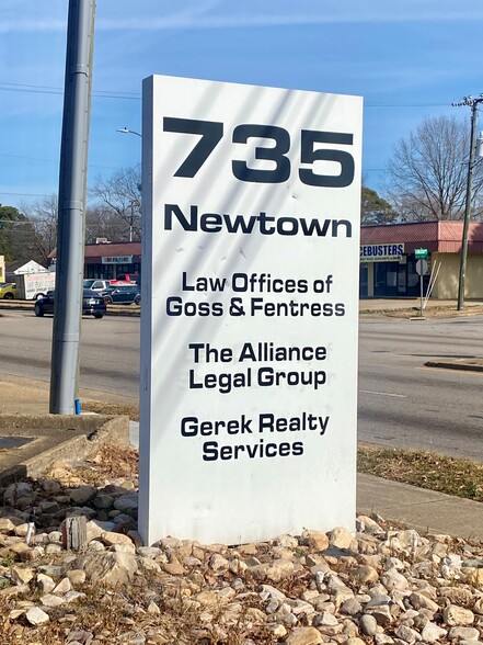 More Photos Of 735 Newtown Rd, Norfolk Office For Sale