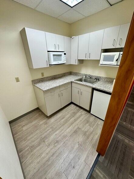 More Photos Of 2850 Dairy Dr, Madison Office For Lease