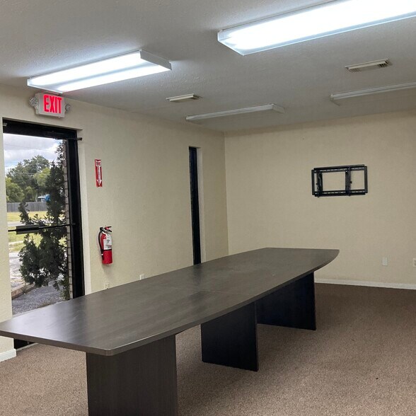 More Photos Of 200 N Broadway St, La Porte Warehouse For Lease