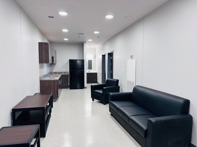 More Photos Of 4117 Woodland Dr, New Orleans Dormitory For Sale