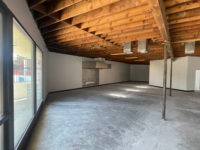 More Photos Of 7307-7309 Canoga Ave, Canoga Park Restaurant For Lease