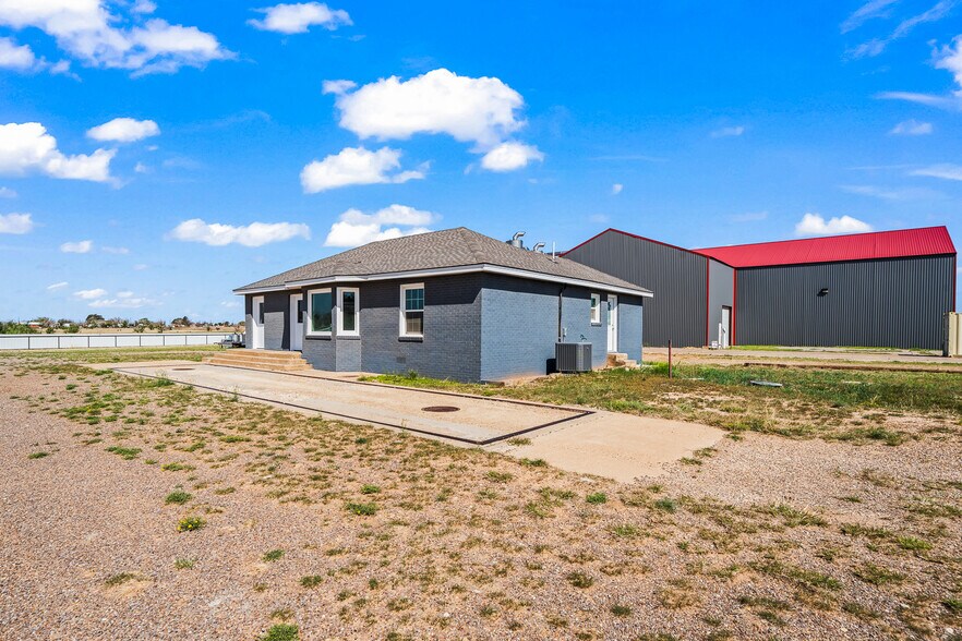 More Photos Of 1809 114 Hwy, Levelland Industrial For Lease