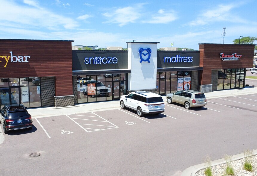 More Photos Of 4101 W 41st St, Sioux Falls Storefront For Lease