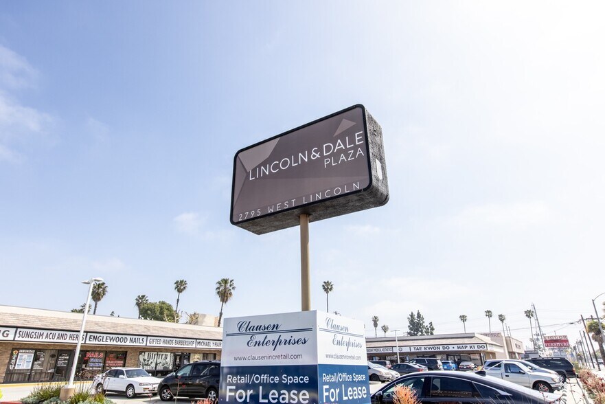 More Photos Of 2795 W Lincoln Ave, Anaheim Storefront Retail Office For Lease