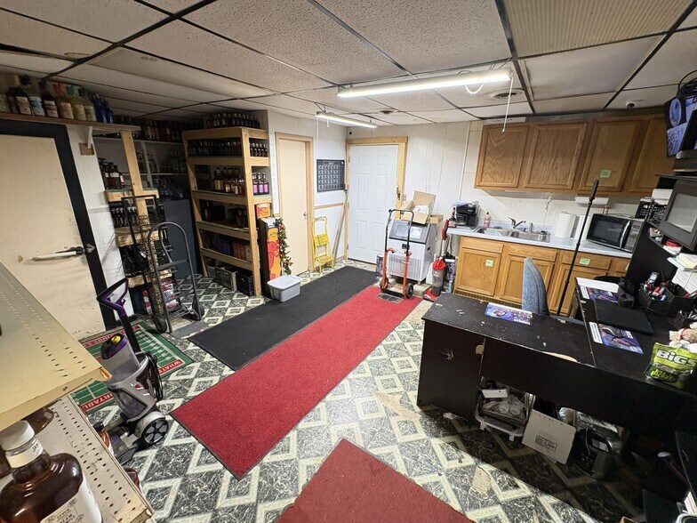 More Photos Of 346 W 2nd St, Winner General Retail For Sale