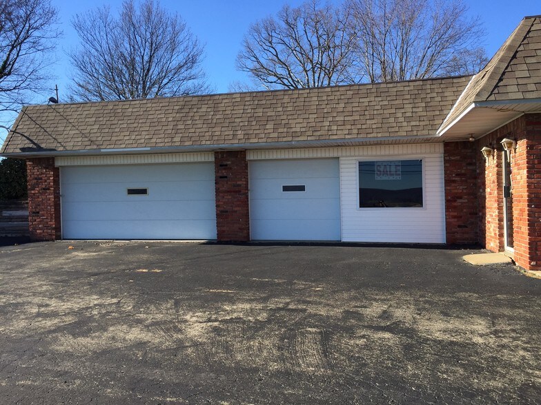 More Photos Of 1992 Mount Pleasant Rd, Greensburg Showroom For Sale