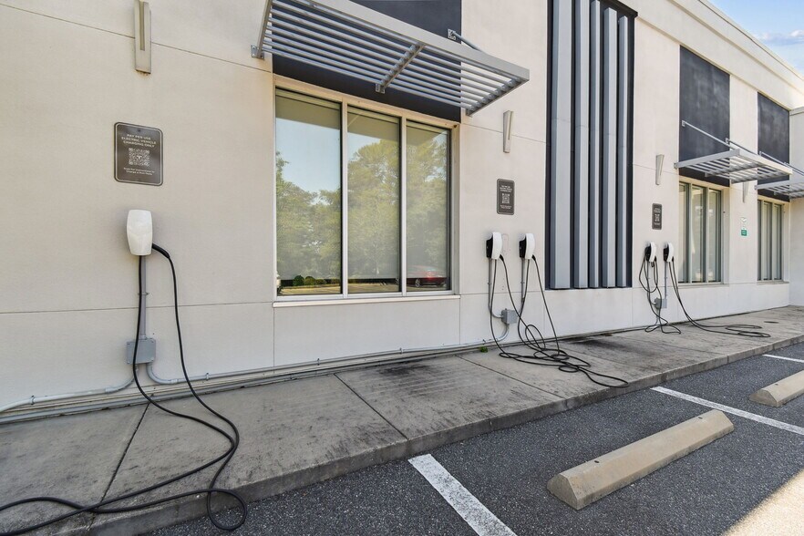 More Photos Of 924 Hale Ave, Brooksville Office For Sale