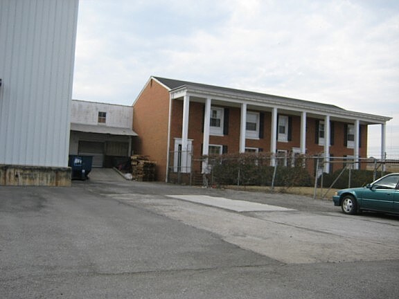More Photos Of 2480 Patterson Ave, Roanoke Warehouse For Lease