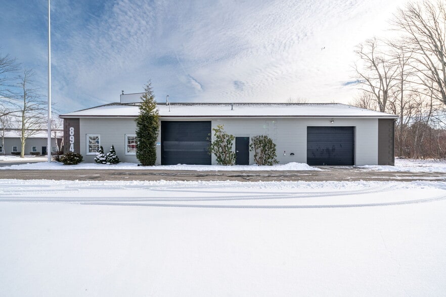 More Photos Of 894 Lafayette Rd, Seabrook Warehouse For Lease