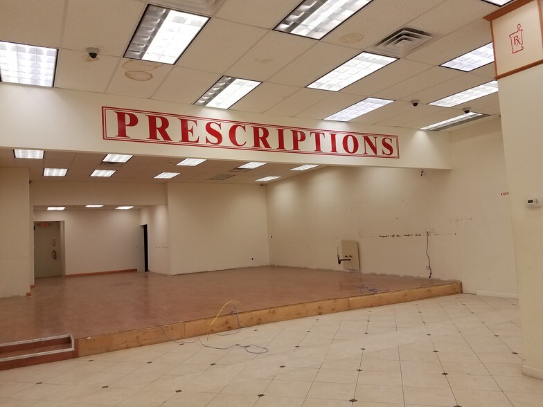 More Photos Of 1260-1268 River St, Hyde Park Storefront For Lease