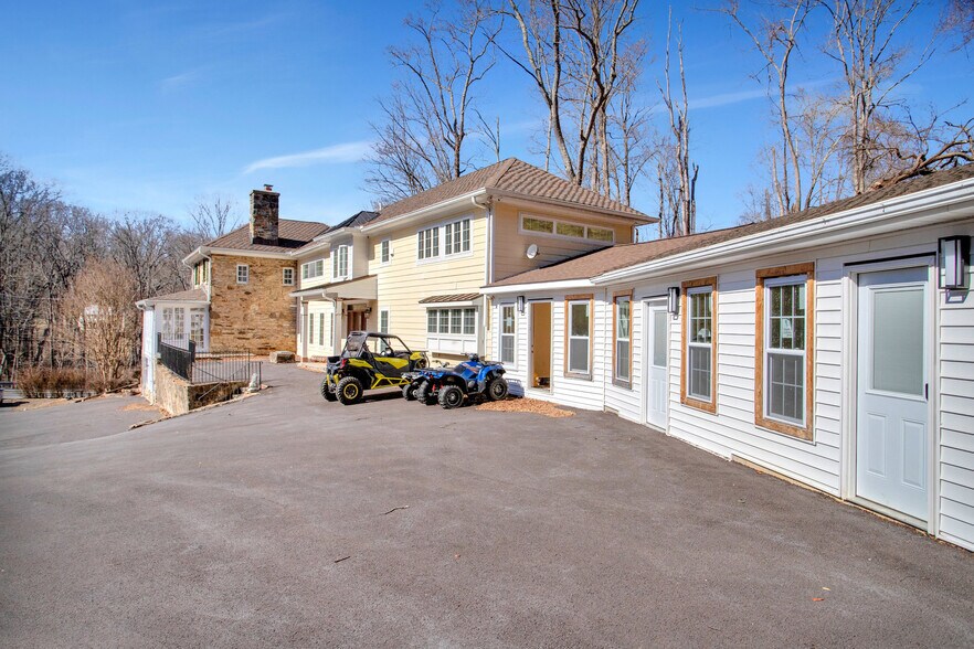 More Photos Of 14943 York Rd, Sparks Glencoe Specialty For Sale