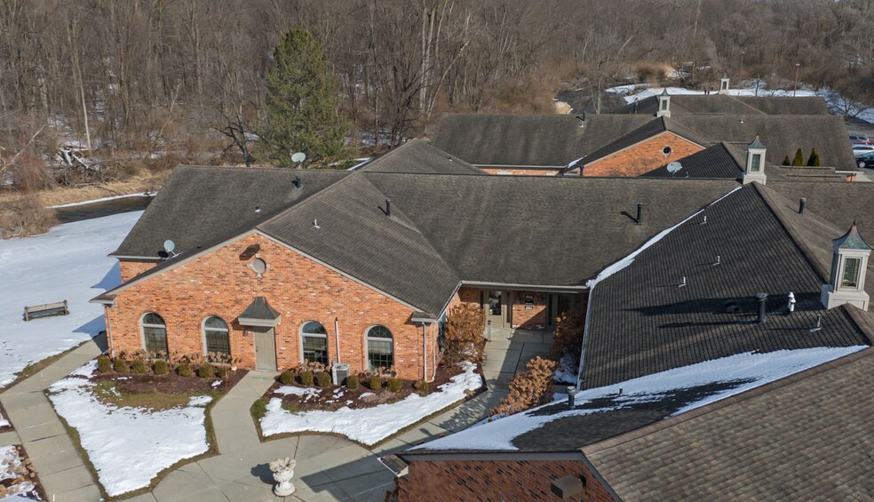 Primary Photo Of 940 W Avon Rd, Rochester Hills Medical For Lease