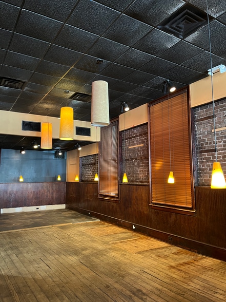 More Photos Of 7-9 E Bay St, Savannah Bar For Sale