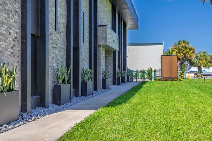 More Photos Of 7335 Lake Ellenor Dr, Orlando Office For Sale